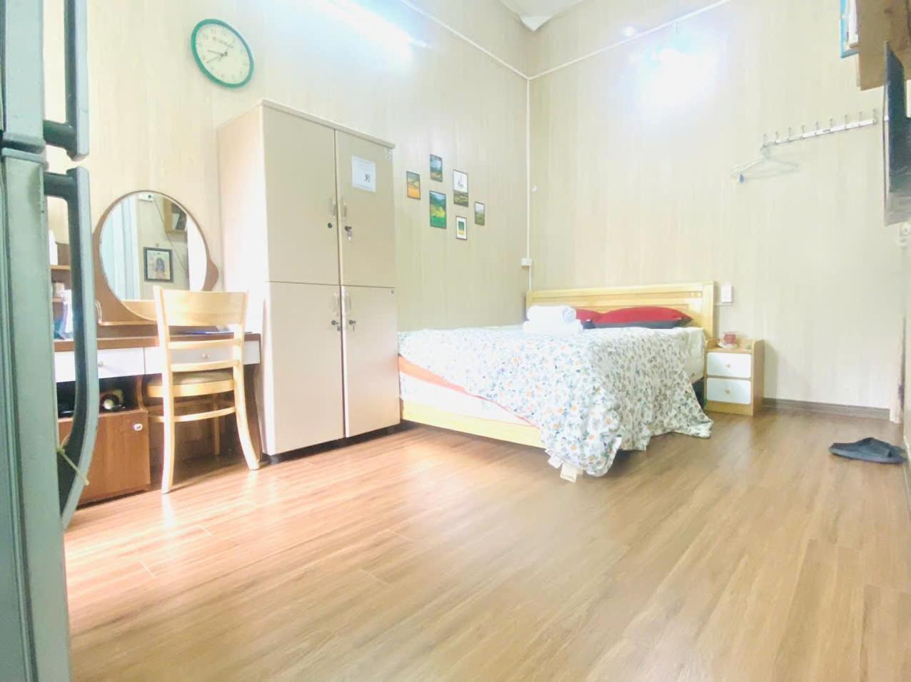 Cozy Homestay With Large Bed, Private Bathroom, Large Balcony Hanoi Exterior photo